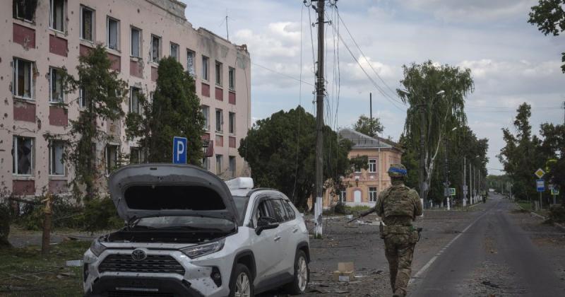 Не поспішайте з радістю: експерт DeepState здійснив аналіз оточення противника в Курській області Російської Федерації.