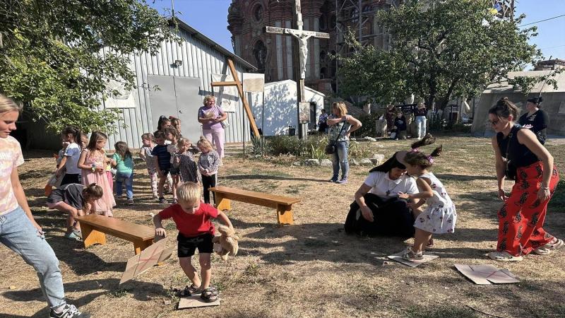 Сестра Олексія Погранична розповідає про роботу з дітьми в Харкові: важливість бути на відстані витягнутої руки - Vatican News.