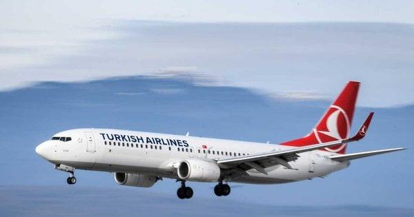 Під час рейсу пасажирського літака Turkish Airlines трагічно помер пілот.