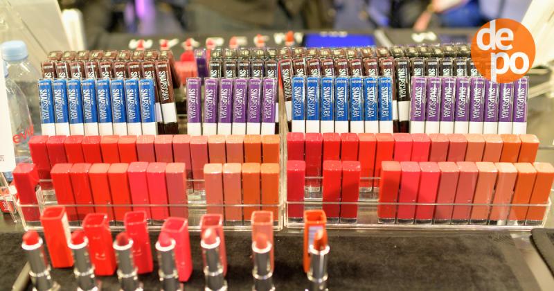 Таємниці бездоганного макіяжу губ з помадою Maybelline - Останні новини на Depo.ua