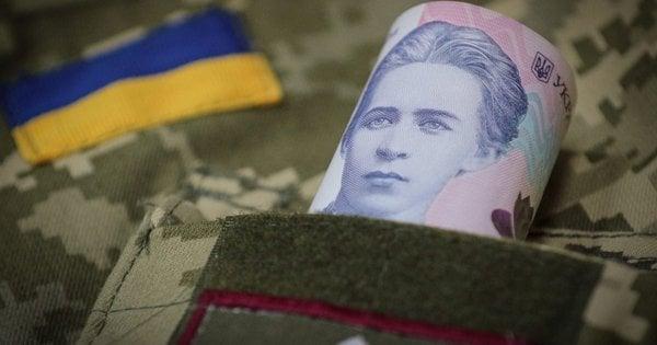 Новий податковий закон: кому не загрожує підвищення військового збору?